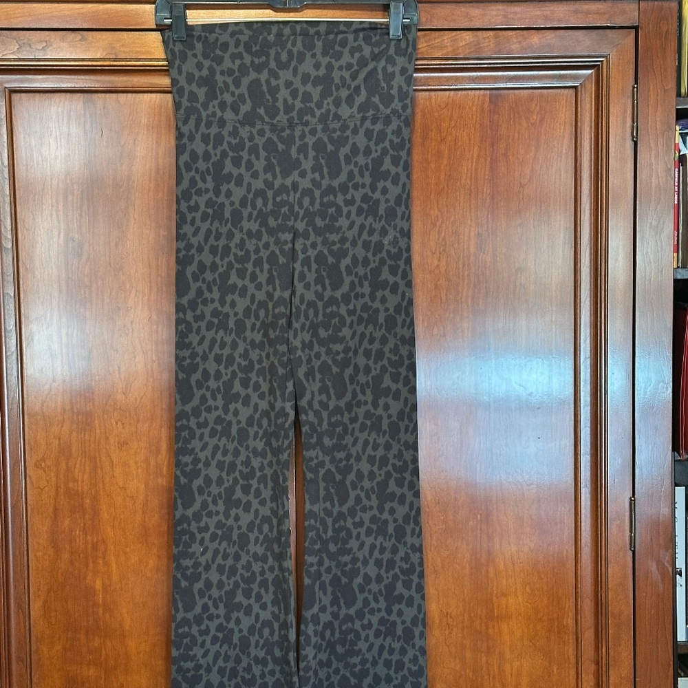 Victoria's Secret Cheetah Boot leg Legging Size